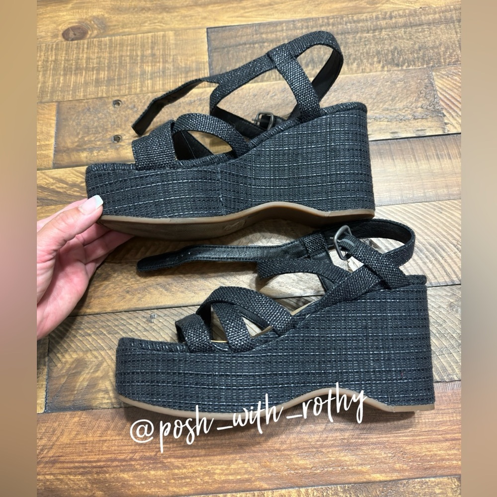 Lucky Brand Black Strappy Platform Wedge Sandal - Picture 4 of 8